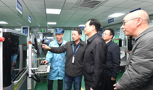 福建省委常委、福州市委書記林寶金一行蒞臨睿能科技調研(圖2) 福建省委常委、福州市委書記林寶金一行蒞臨睿能科技調研(圖2)